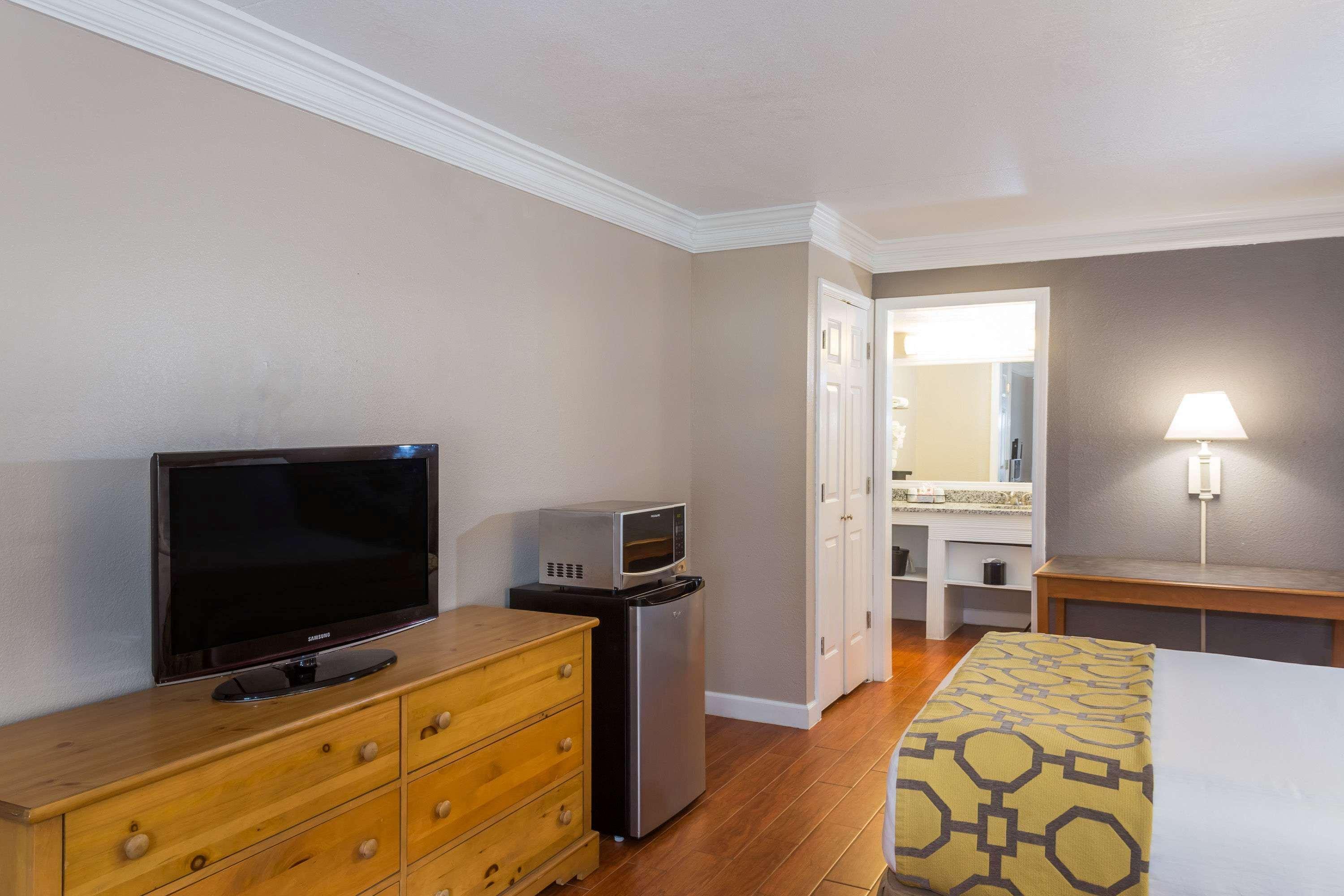 Casa Bella Inn & Suites Extended Stay Tallahassee Kültér fotó