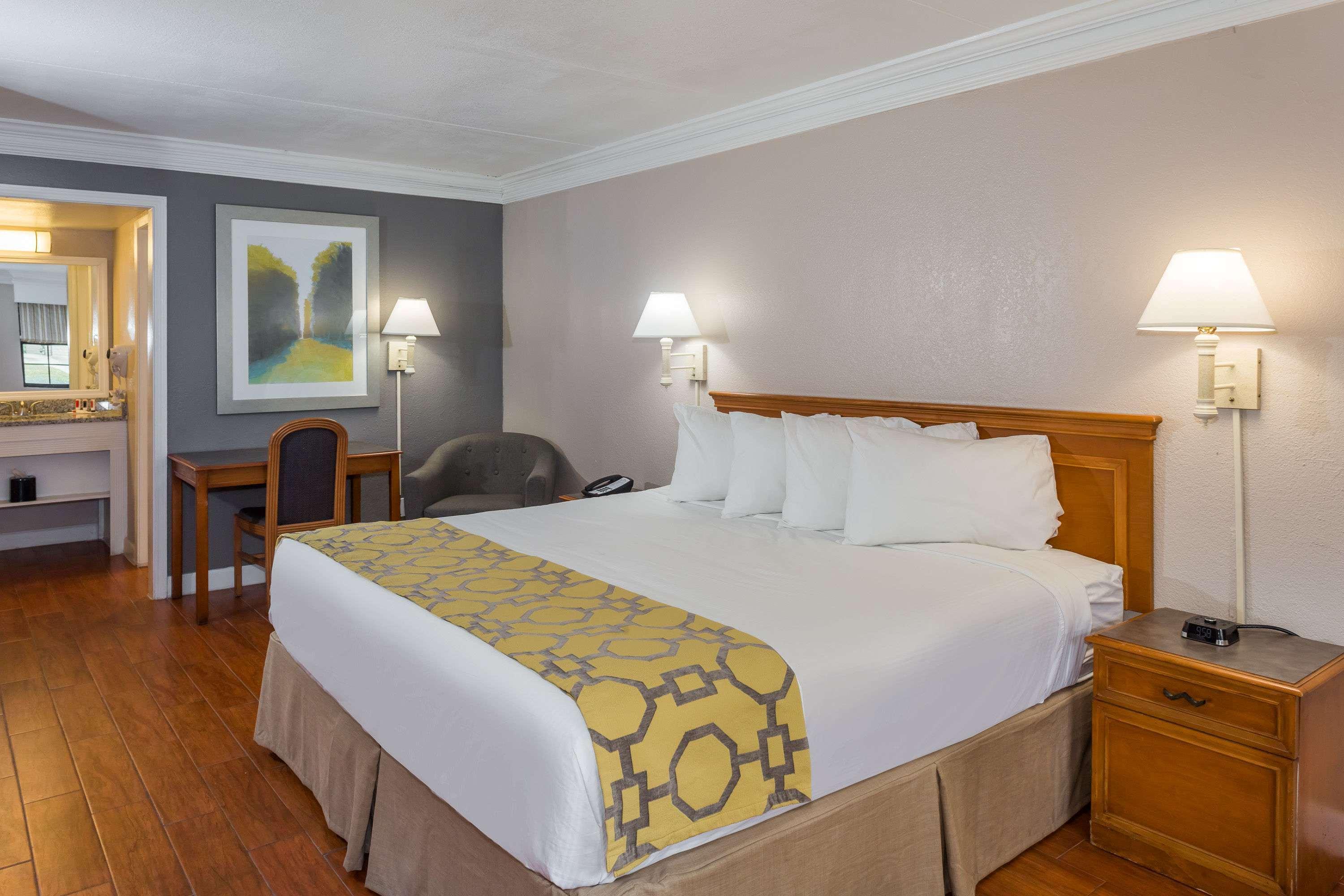 Casa Bella Inn & Suites Extended Stay Tallahassee Kültér fotó