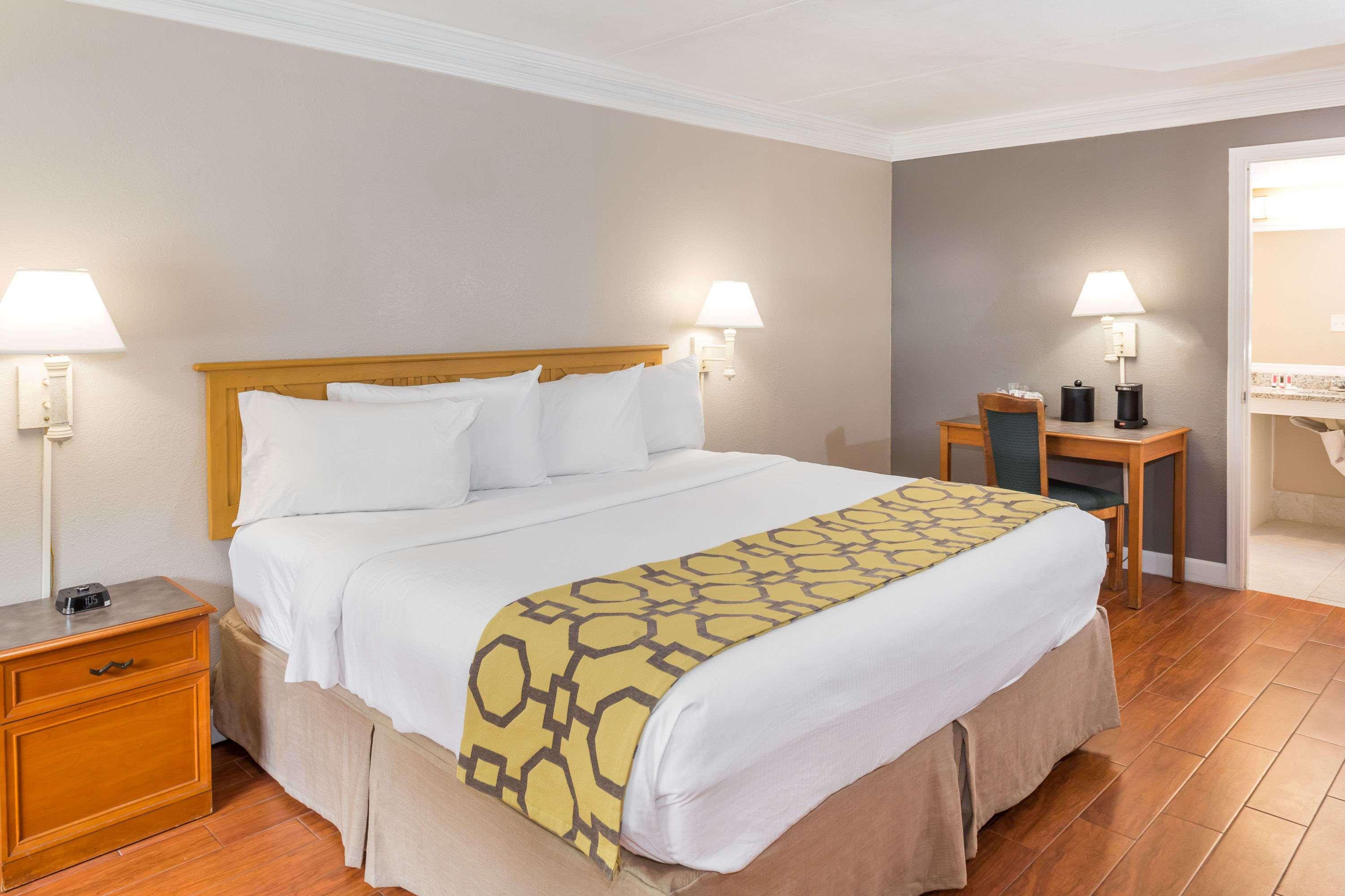 Casa Bella Inn & Suites Extended Stay Tallahassee Kültér fotó